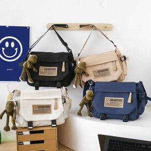 Bolso de Hombro Versátil de Gran Capacidad, Resistente al Agua, con Cierre y Bordado, Estilo Casual Coreano-Americano, OEM - Product Image 5