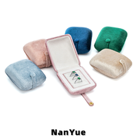 Boîtes à bijoux en velours de haute qualité, vente en gros, logo personnalisé, étui de rangement pour bagues, étui portable pour bagues de mariage et de fiançailles, emballage cadeau