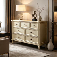 Commode de luxe à 7 tiroirs avec finition dorée, commode classique en bois pour le rangement de la chambre à coucher