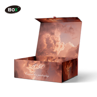 Boîte-cadeau magnétique de luxe romantique et écologique avec gaufrage pour vêtements et chaussettes