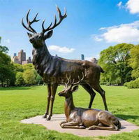 Statue de cerf et de faons en bronze grandeur nature pour jardin, à vendre