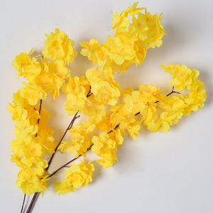 Prix de gros, nouvelle conception, fleurs de cerisier artificielles et tiges de cerisier blanc rose pour la décoration de mariages et d'événements - Product Image 6