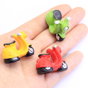 Nouvelles figurines 3D en résine, miniatures de moto rouge, jaune, vert, figurines de transport pour maison de poupée, jouets, porte-clés, bijoux, artisanat - Product Image 4