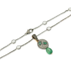 Collar con colgante Art Deco de esmeraldas y diamantes pavé en plata de ley ennegrecida, elegante collar con cadena de plata ennegrecida - Product Image 2