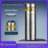 Mug isotherme en titane pur avec affichage numérique intelligent, infuseur à thé et isolation sous vide - Cadeau d'affaires pour usage au bureau