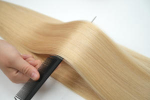 Extensioni di capelli umani Remy con punta piatta, lisci, pre-incollati, a micro-attacco, con cuticole completamente allineate, a doppia trama, di origine europea - Product Image 4