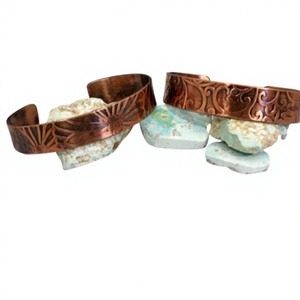 Brazalete Tradicional Ayurvédico de Cobre Sólido con Estampado de Rayos de Sol, Joyería Metálica de Moda, Diseño Exquisito - Product Image 1