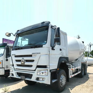 Camión mezclador blanco Howo para el vertido eficiente de hormigón y el transporte de tanques de 12 metros cúbicos - Product Image 4