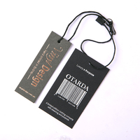 Étiquettes suspendues en carton épais de luxe, personnalisées pour vêtements, avec conception gratuite