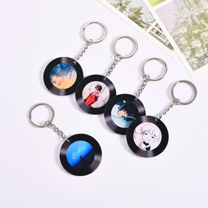 พวงกุญแจอะคริลิคสั่งทำขายส่ง การ์ตูนอนิเมะ DIY ของที่ระลึกคอนเสิร์ตคนดัง จี้พวงกุญแจแบบกำหนดเองได้ - Product Image 4