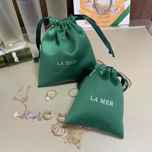 Sac à cordon en satin beige avec logo personnalisé pour parfum, vêtements, chaussures, sac anti-poussière, pochette à bijoux, emballage - Product Image 3