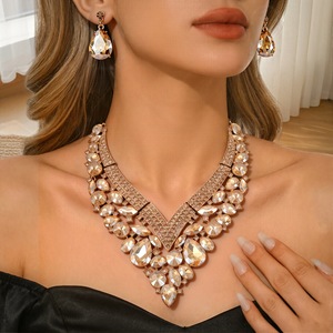 Nouveaux ensembles de bijoux de mariée, design tendance, entièrement sertis de strass, collier et boucles d'oreilles en pierres bleues champagne pour femmes, pour <span class=keywords><strong>mariage</strong></span>, banquet, fête - Product Image 2