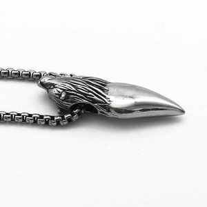 yunnique Collier pendentif dent de loup en acier inoxydable pour homme, bijoux animaliers, style Hip Hop Punk, design exagéré - Product Image 3