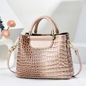 Nouveau Sac Fourre-tout Décontracté et Professionnel pour <span class=keywords><strong>Femme</strong></span> 2026 en <span class=keywords><strong>Cuir</strong></span> PU Souple Imperméable Motif Alligator avec Fermeture Éclair et <span class=keywords><strong>Bandoulière</strong></span> - Product Image 6