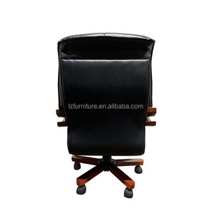 Chaise de bureau de direction de luxe en bois massif à dossier haut, en cuir synthétique, pivotante et ergonomique, au design moderne - Product Image 3