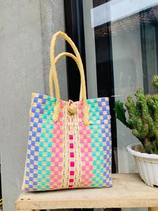 Sembagi Indonesia: Elegante Accesorio de Moda para Adultos, Bolsos de Mano de Alta Calidad para Mujer, Material Plástico Reciclado Colorido - Product Image 3