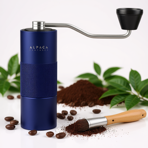 เครื่องบดกาแฟมือหมุน Alpaca Ventures สแตนเลสสตีล แบบกรวยปรับระดับได้ ความจุ 25 กรัม ดีไซน์มินิมอล - Product Image 2