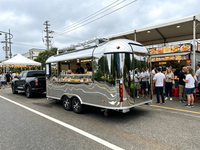 Camions de restauration rapide en acier inoxydable certifiés EPR (Emballage) DOT allemands pour la restauration commerciale, chariot à hot-dogs
