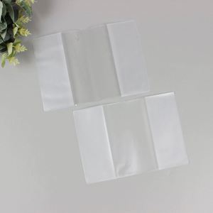 Housse de passeport transparente personnalisée, porte-passeport en plastique souple, portefeuille de passeport en PVC avec porte-cartes - Product Image 2