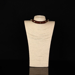 Girocollo gotico regolabile in pelle con rivetto Punk - Product Image 2