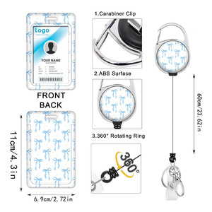 En stock: Porta tarjetas vertical UV de doble cara con clip giratorio de liberación rápida, llavero retráctil de epoxi y diseño de pajarita azul. - Product Image 4