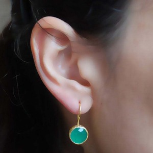 Orecchini pendenti vintage con pietre tonalità giada e smeraldo, gioielli semplici con pietre lucide per occasioni quotidiane - Product Image 4