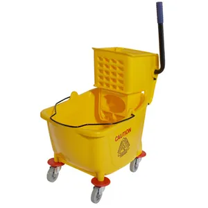 Großhandel Kunststoff Mop Eimer mit Wringer Industrie Mopp Squeezer Eimer Mit Seite Presser Trolley 32L Mop Eimer Mit Räder