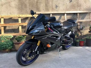 Moto sportive Yamaha1 YZF <span class=keywords><strong>R6</strong></span> 600cc : 4 cylindres, refroidissement par eau, luxe haut de gamme, puissance de niveau piste et conduite confortable - Product Image 4