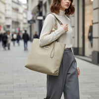 Sac fourre-tout en nylon uni style décontracté avec bandoulière froncée et cordon de serrage, grande capacité, pour femme, idéal pour le shopping quotidien