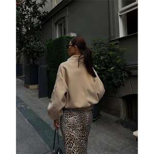 Chaqueta de Piloto con Cierre de Cremallera de Cachemira Beige para Mujer - Product Image 2