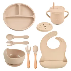 Prodotti naturali per bambini stoviglie per bambini piatti piatti cucchiaio forchetta bavaglino in Silicone Set alimentazione stoviglie bambino