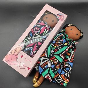 Embalaje de muñeca suave de relleno de algodón y caja de ventana de exhibición caja de papel para muñeca encantadora hecha a mano - Product Image 2