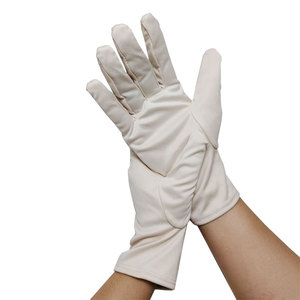 Guantes de Microfibra Personalizados con Logotipo para Vendedoras de Joyería - Product Image 4