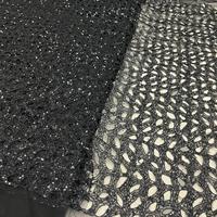 Tissu en dentelle ajourée de luxe avec des détails élégants, idéal pour les robes de mariée, les saris, les lehengas et les tenues de créateurs