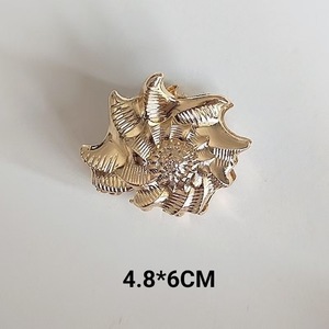 Pinza para el pelo de aleación con diseño de estrella de mar, tiburón y concha exagerada, para mujer, accesorio de moda sencillo y elegante - Product Image 4