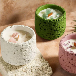 Maßgefertigte Vulkanstein-Zement-Duftkerze mit Natürlichen Kristallsteinen und Holzdocht Aromatherapie-Geschenkkerze - Product Image 1