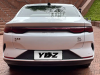 Дешевые подержанные автомобили на экспорт: BYD Qin EV 2023 года, чистый электромобиль-седан, запас хода 545 км (CLTC), 4 двери, 5 мест, передний привод