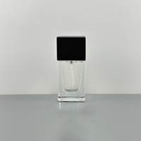 Bouteille de parfum de luxe de haute qualité pour hommes 30ml 50ml bouteille de parfum en verre à sertir carré vide avec bouchon en bois carré noir