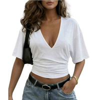 T-shirt court à col en V européen/américain, coupe ajustée, couleur unie, amincissant, vêtements courts pour femmes au style audacieux