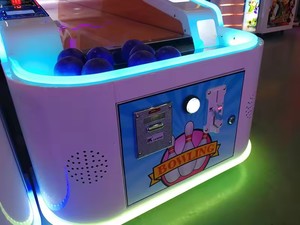 Máquina de Bolos Operada con Monedas, Máquina de Juego de Bolos de 3 Jugadores, Hecha de Plástico Resistente, Juego de Arcade de 3 Pistas <span class=keywords><strong>para</strong></span> Jugar en Interiores - Product Image 5