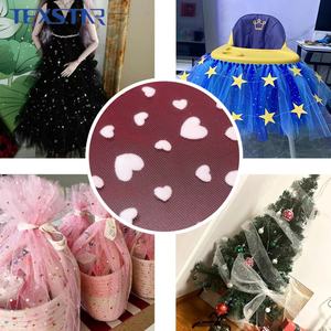 <span class=keywords><strong>Tessuto</strong></span> in <span class=keywords><strong>Tulle</strong></span> Stampato con Fiori Rossi Personalizzato 100% Poliestere Leggero Traspirante a Maglia per Matrimoni e Casa - Product Image 5