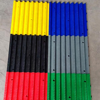 Panneau de sol en grille emboîtable WPC OEM, couleur et taille personnalisées, tapis de sol imperméable avec drainage pour chantier, garage, salle de sport