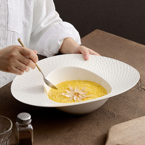 Grand bol à soupe en céramique blanche, saladier à fruits haut de gamme, vaisselle occidentale irrégulière pour hôtel, assiette créative, assiette chapeau de paille - Product Image 2