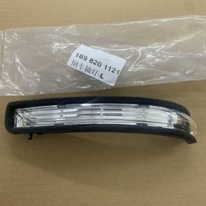 Lumière de rétroviseur gauche Mercedes-Benz 169 820 1121 argentée pour remplacement des classes B et A - Product Image 1