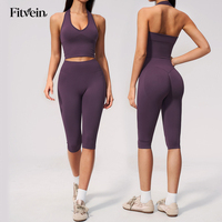 Set Yoga Ultra Lembut dan Bernapas dengan Logo OEM Custom, Bra Halter Neck dan Legging Capri Cepat Kering, Pakaian Olahraga Wanita