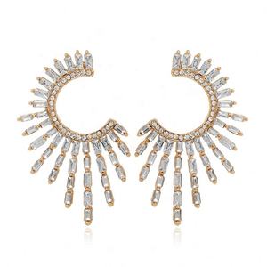 ต่างหูแฟชั่นสไตล์ยุโรป-อเมริกัน รูปทรงเรขาคณิตสมมาตรแบบโอเวอร์ไซส์ ประดับเพชรแบบกลวง ครึ่งดอกทานตะวัน ทันสมัย ทำจากโลหะผสม - Product Image 4