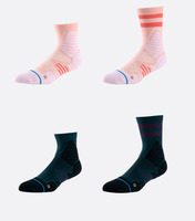 Chaussettes de sport blanches à compression personnalisées avec logo OEM pour hommes, motif léopard cool, logo sur le bas, idéales pour le basketball et l'exercice de printemps