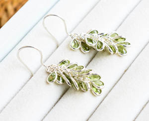 Pendientes de Peridoto Botánico de Grado Premium con Metal de Plata 925, Estilo Lujoso, en Venta - Product Image 2