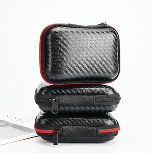 Sac à fermeture éclair EVA pour étui d'écouteurs, câble de données, chargeur et porte-monnaie - Emballage de voyage portable, motif en fibre de carbone, surface gravée - Product Image 1