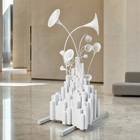 Figurine abstraite moderne en acier inoxydable, motif fleur de trompette blanche, tiges courbées, pour hall d'hôtel et usage commercial, vente en gros, commande en gros
